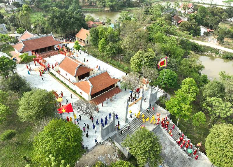 Ly Nam De Temple